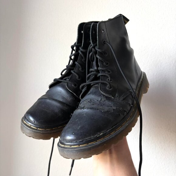 Dr. Martens Black Leather Combat Boots Men\'s 9 Shoes Distressed